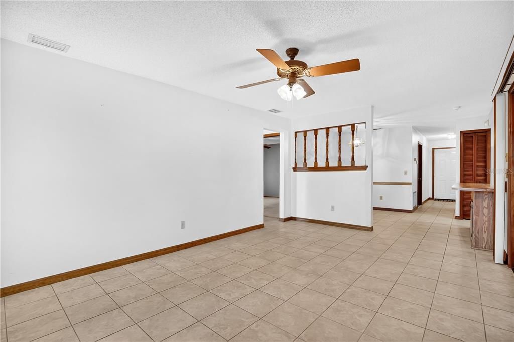 На продажу: $299,900 (3 спален, 2 ванн, 1741 Квадратных фут)