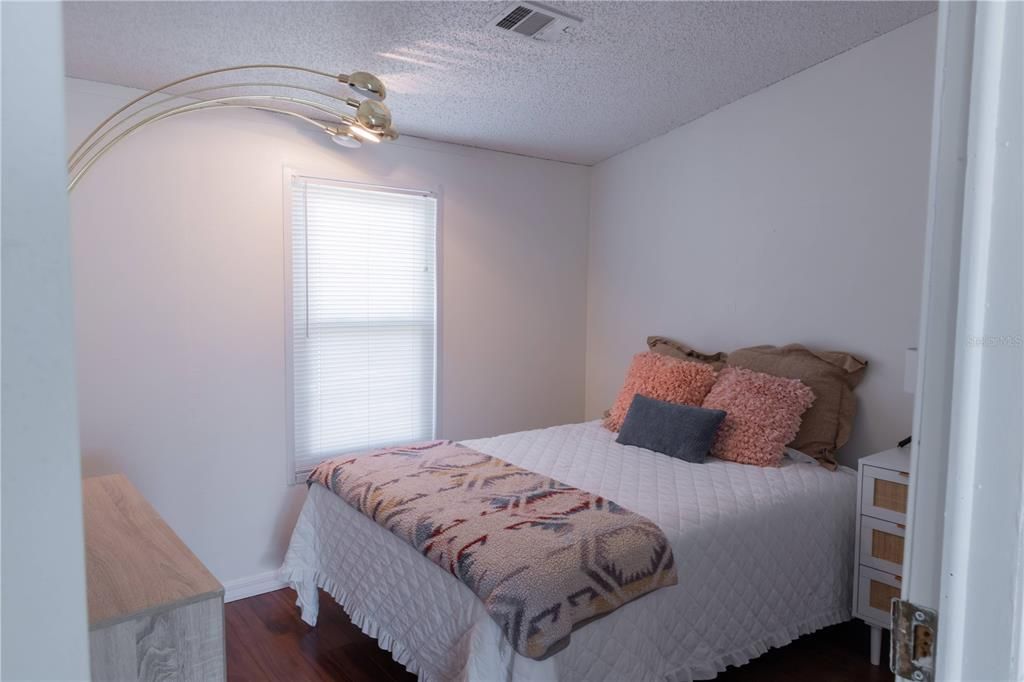 На продажу: $324,999 (3 спален, 2 ванн, 1152 Квадратных фут)