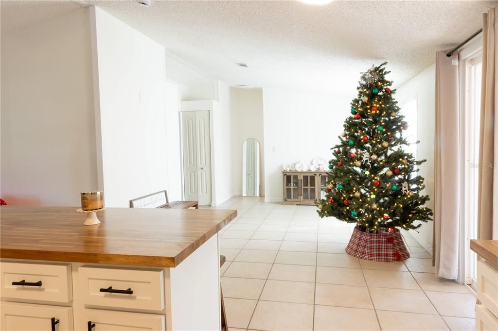 На продажу: $324,999 (3 спален, 2 ванн, 1152 Квадратных фут)