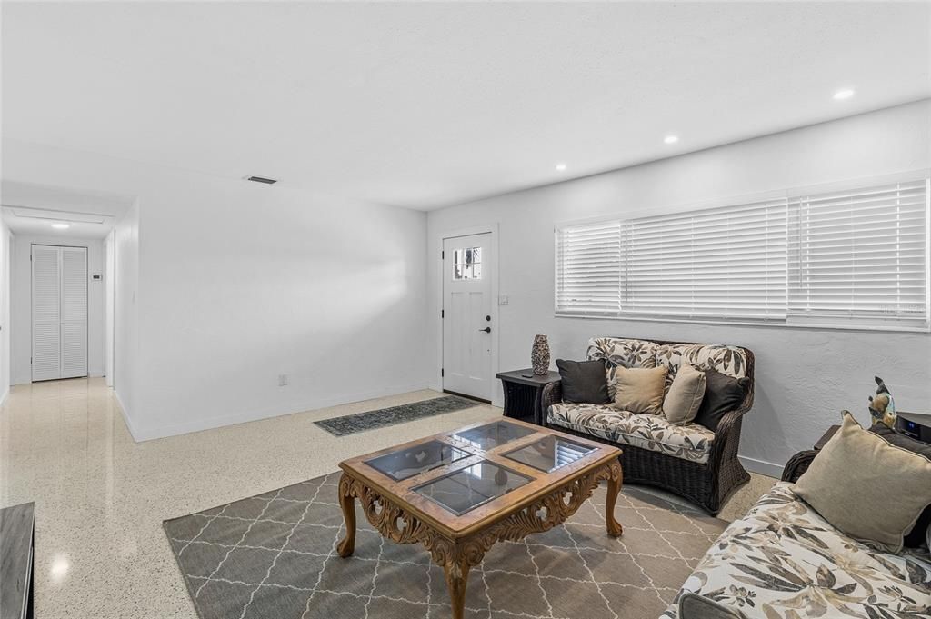 For Rent: $2,700 (3 beds, 2 baths, 1134 Square Feet)