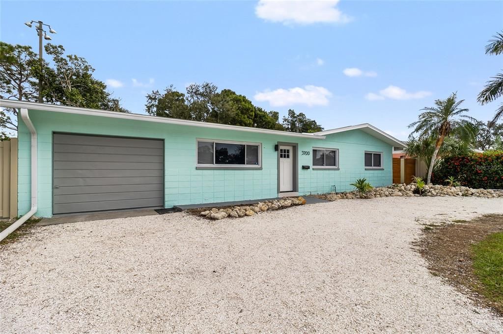 For Rent: $2,700 (3 beds, 2 baths, 1134 Square Feet)