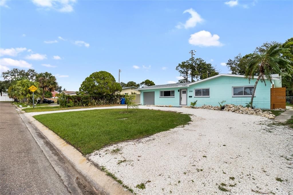 For Rent: $2,700 (3 beds, 2 baths, 1134 Square Feet)