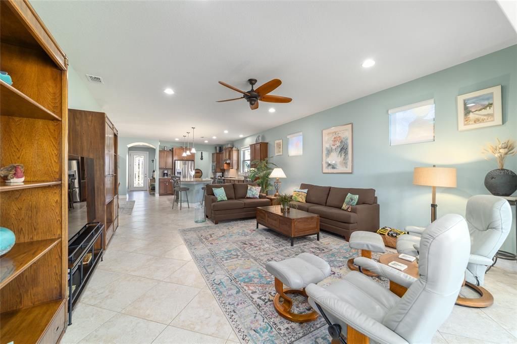 待售: $410,000 (2 贝兹, 2 浴室, 2164 平方英尺)