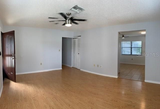 For Rent: $1,700 (2 beds, 1 baths, 975 Square Feet)