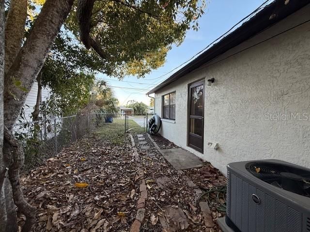 For Rent: $1,700 (2 beds, 1 baths, 975 Square Feet)