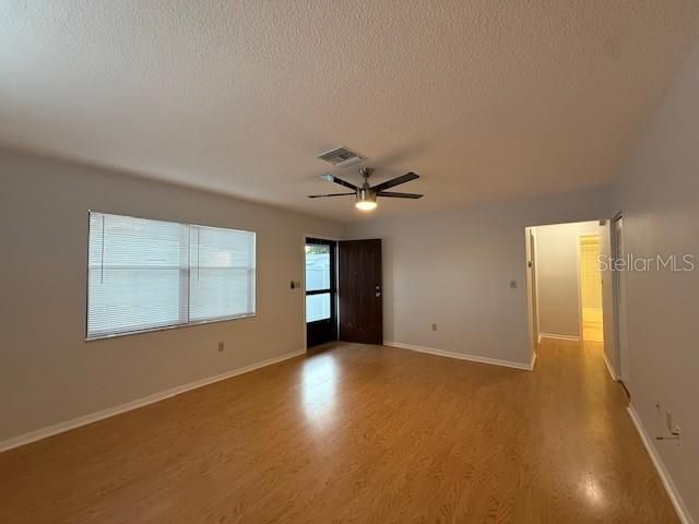 For Rent: $1,700 (2 beds, 1 baths, 975 Square Feet)