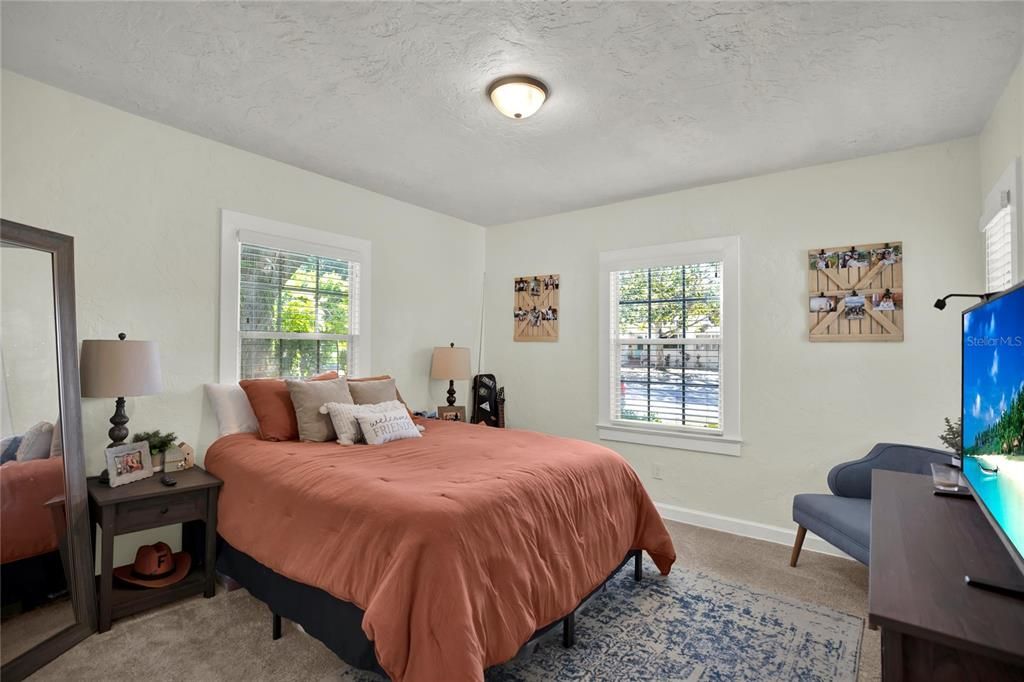 合同活跃: $450,000 (3 贝兹, 2 浴室, 1326 平方英尺)