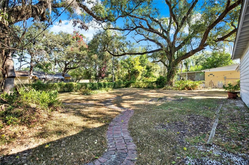 合同活跃: $450,000 (3 贝兹, 2 浴室, 1326 平方英尺)