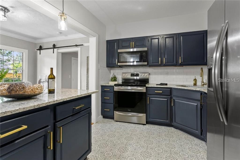 合同活跃: $450,000 (3 贝兹, 2 浴室, 1326 平方英尺)