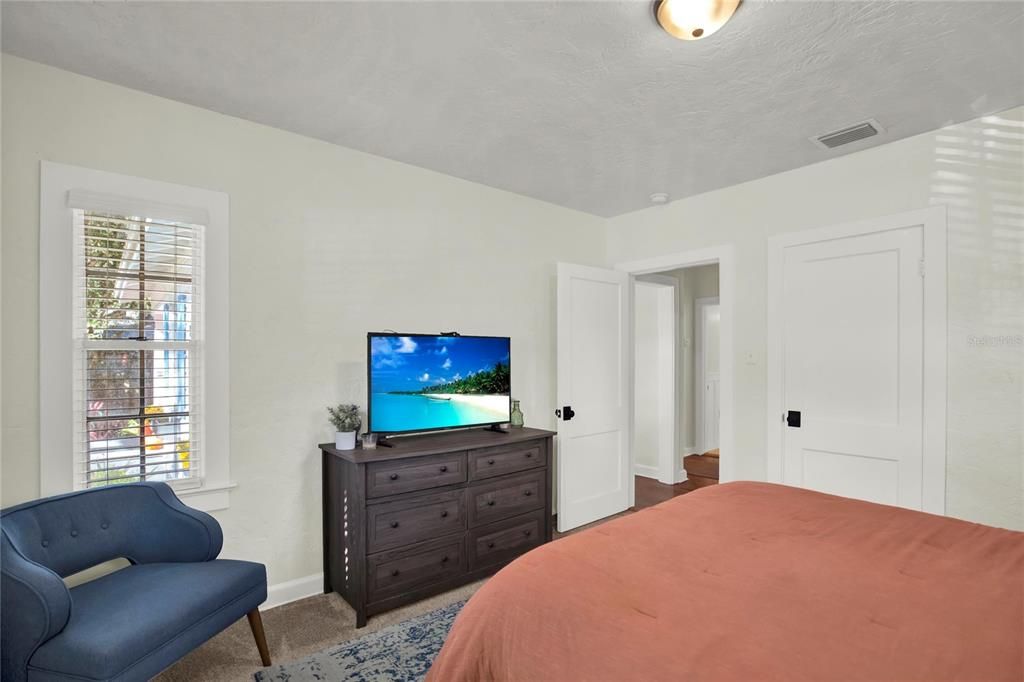 合同活跃: $450,000 (3 贝兹, 2 浴室, 1326 平方英尺)