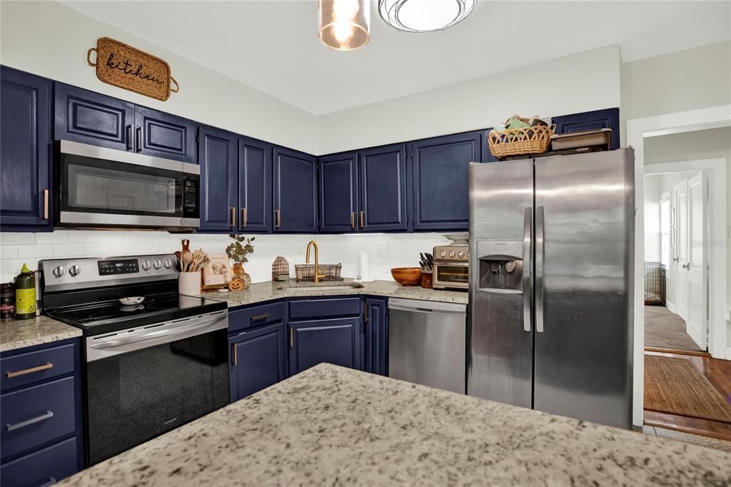 合同活跃: $450,000 (3 贝兹, 2 浴室, 1326 平方英尺)