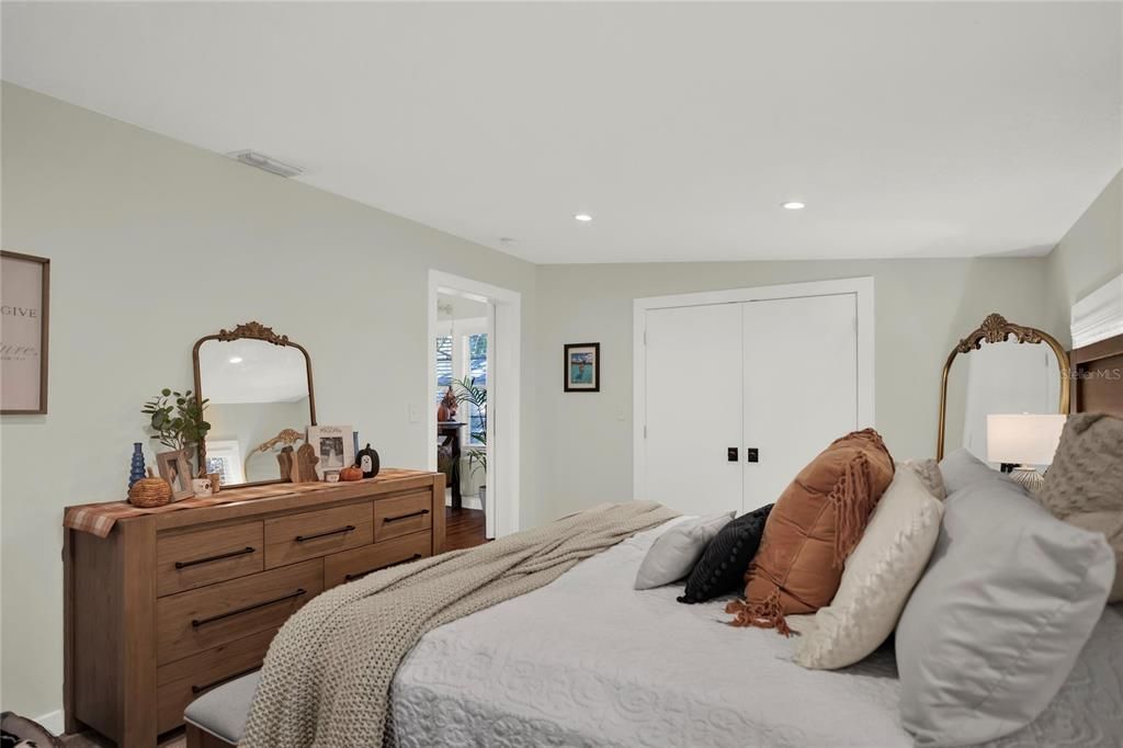 合同活跃: $450,000 (3 贝兹, 2 浴室, 1326 平方英尺)