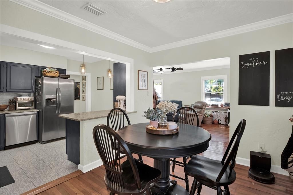 合同活跃: $450,000 (3 贝兹, 2 浴室, 1326 平方英尺)