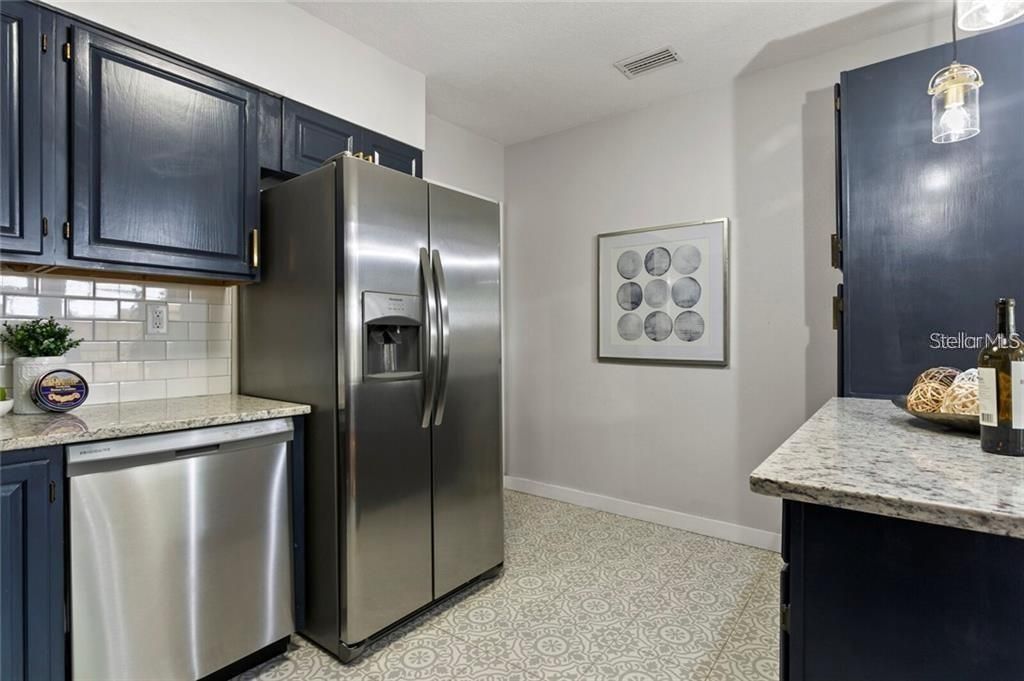 合同活跃: $450,000 (3 贝兹, 2 浴室, 1326 平方英尺)