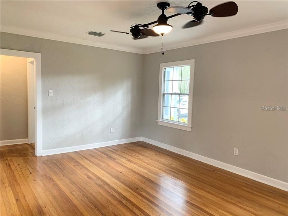 合同活跃: $450,000 (3 贝兹, 2 浴室, 1326 平方英尺)