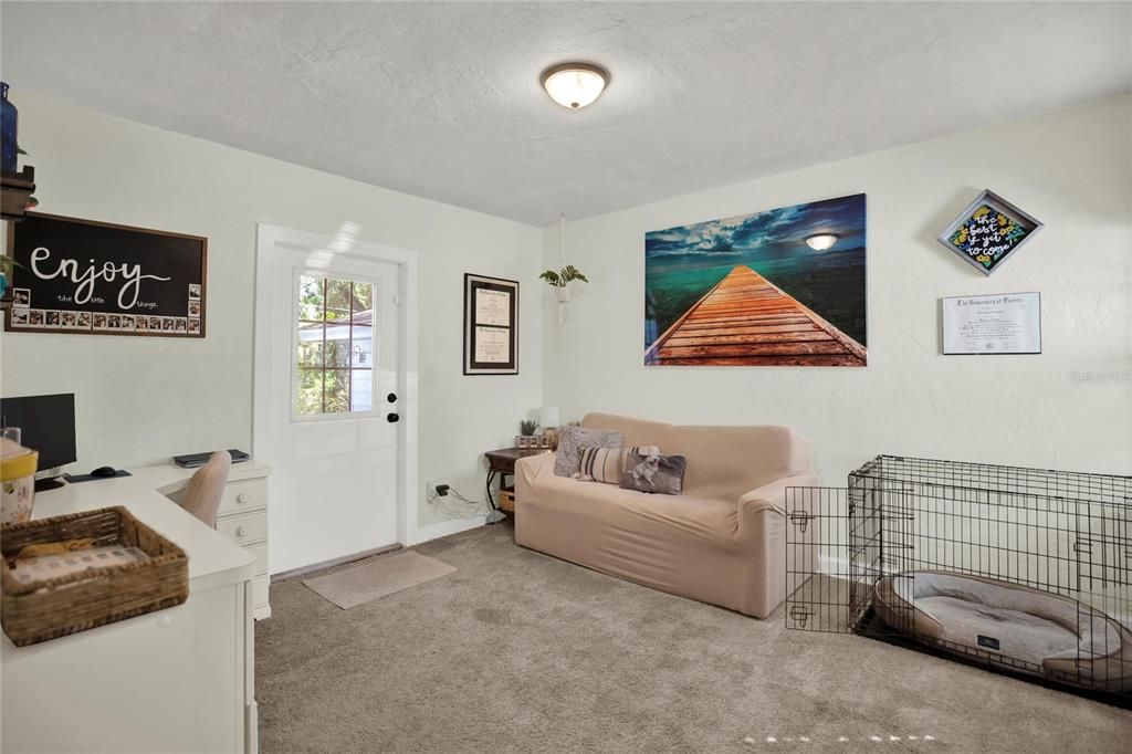 合同活跃: $450,000 (3 贝兹, 2 浴室, 1326 平方英尺)