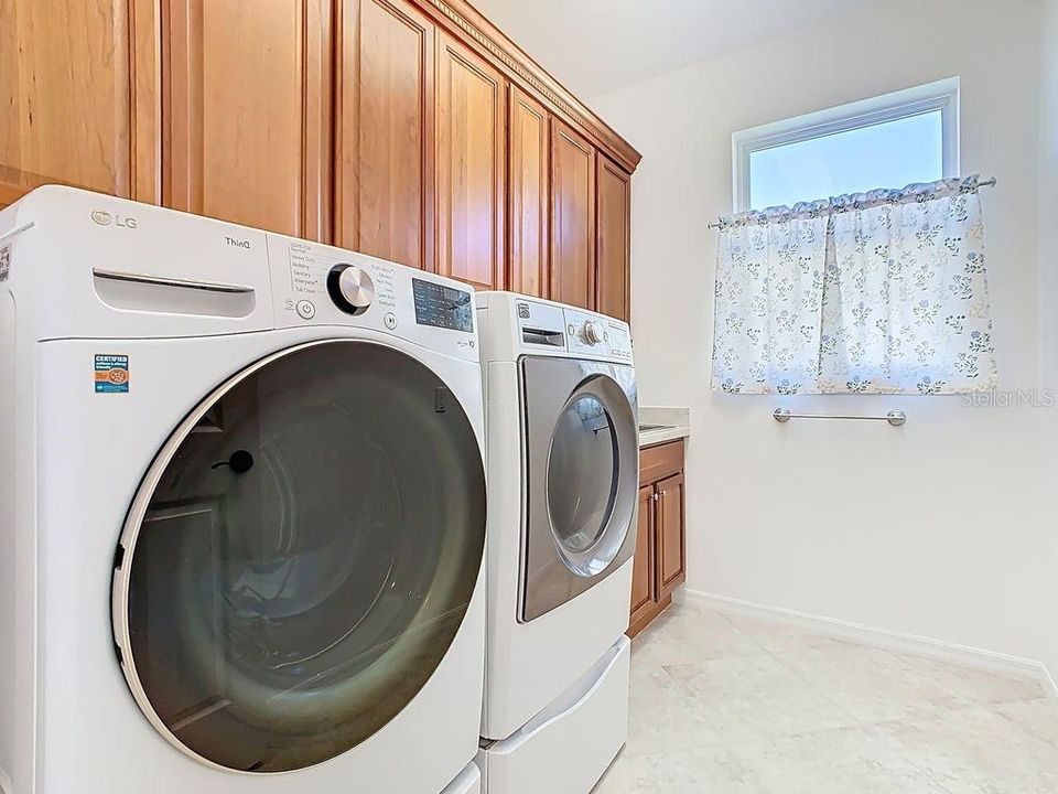 For Sale: $439,000 (2 beds, 2 baths, 2235 Square Feet)