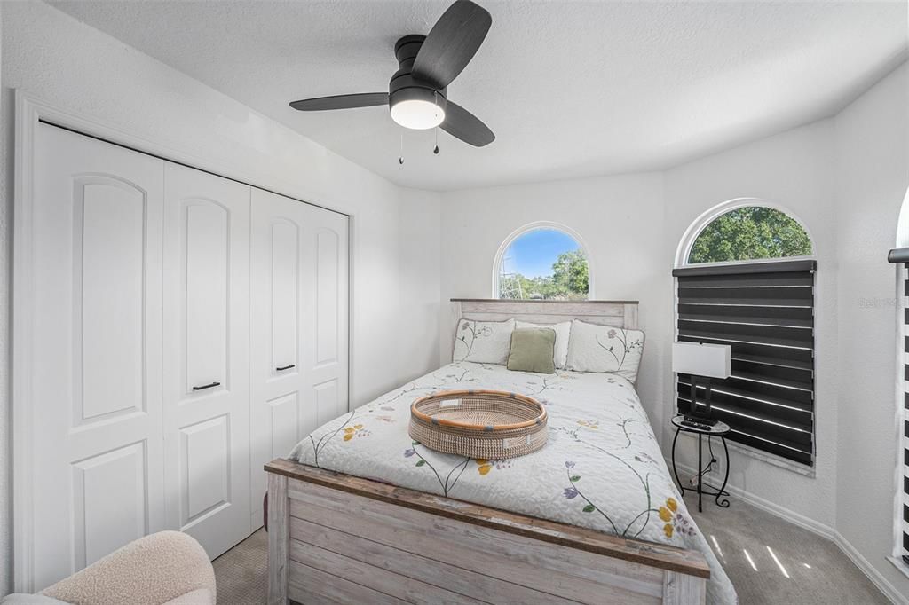 合同活跃: $699,950 (5 贝兹, 3 浴室, 2418 平方英尺)