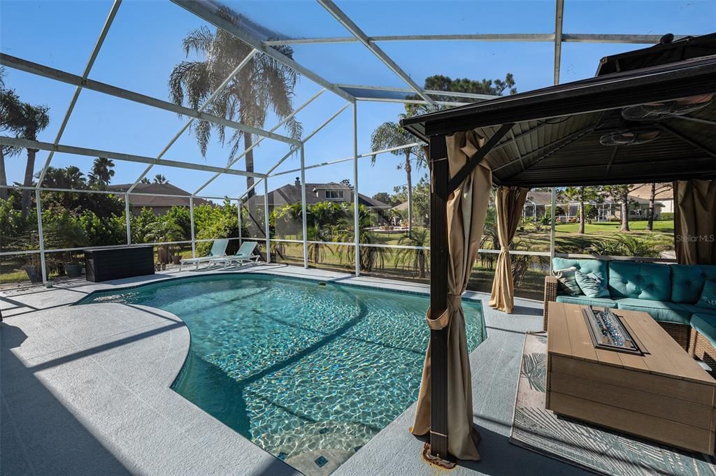 合同活跃: $699,950 (5 贝兹, 3 浴室, 2418 平方英尺)