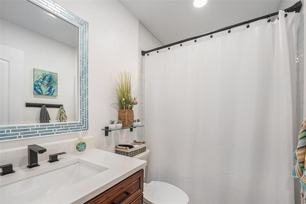 合同活跃: $699,950 (5 贝兹, 3 浴室, 2418 平方英尺)