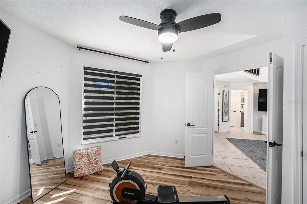 合同活跃: $699,950 (5 贝兹, 3 浴室, 2418 平方英尺)