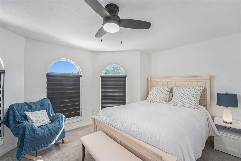 合同活跃: $699,950 (5 贝兹, 3 浴室, 2418 平方英尺)