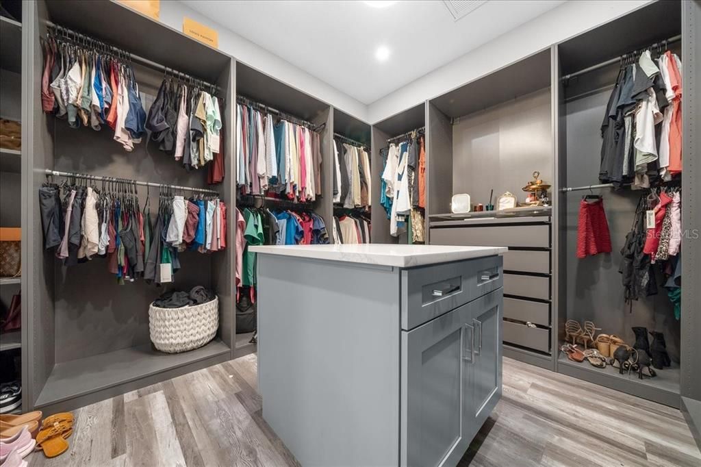 For Sale: $625,000 (2 beds, 2 baths, 1550 Square Feet)