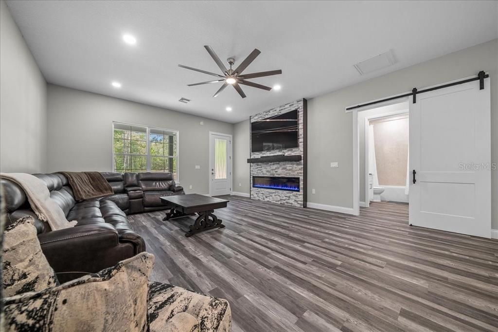 For Sale: $625,000 (2 beds, 2 baths, 1550 Square Feet)