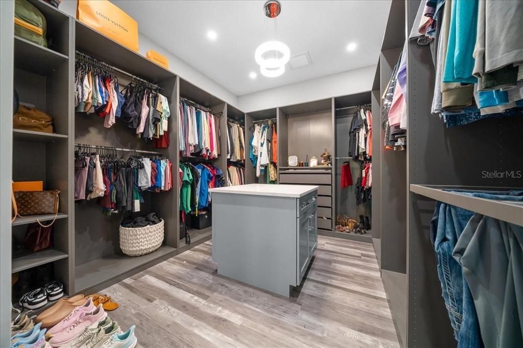 For Sale: $625,000 (2 beds, 2 baths, 1550 Square Feet)