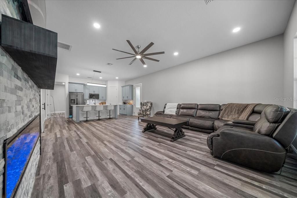 For Sale: $625,000 (2 beds, 2 baths, 1550 Square Feet)