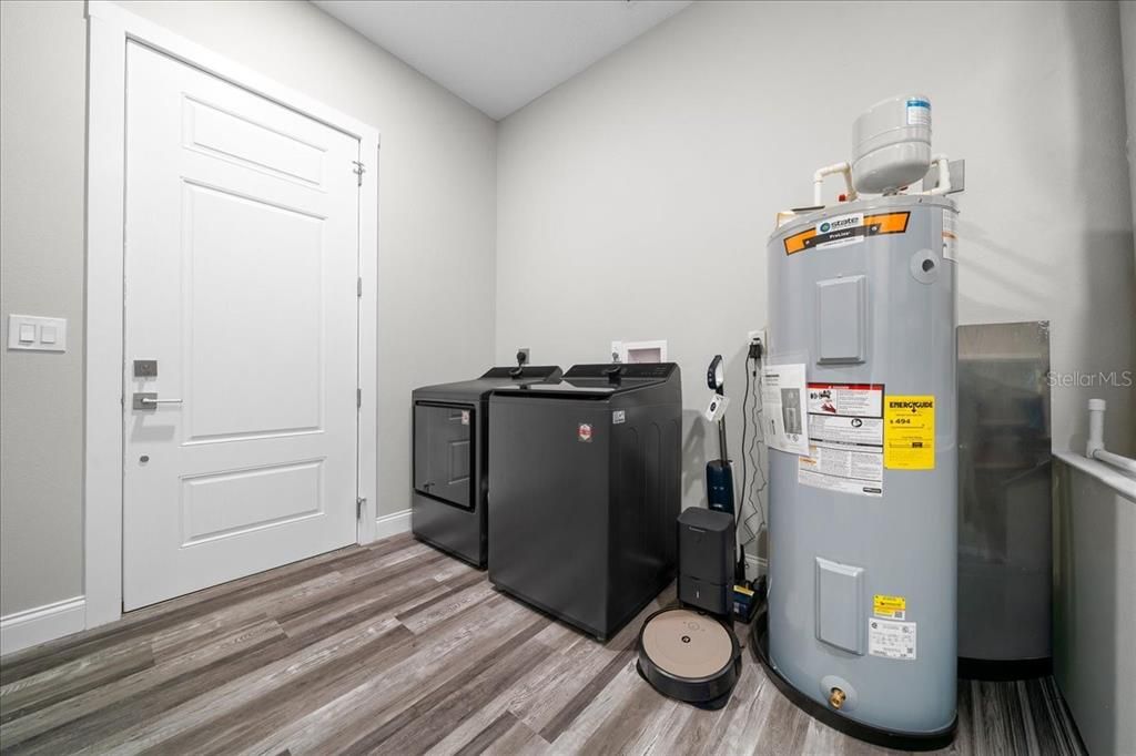 For Sale: $625,000 (2 beds, 2 baths, 1550 Square Feet)