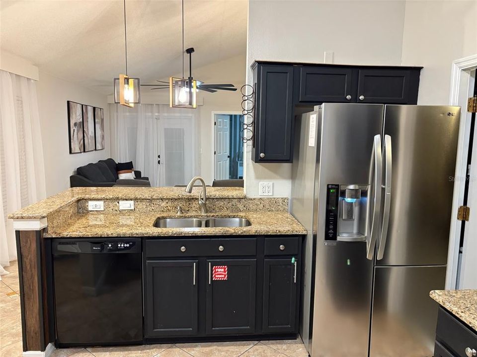 На продажу: $360,000 (3 спален, 2 ванн, 1263 Квадратных фут)