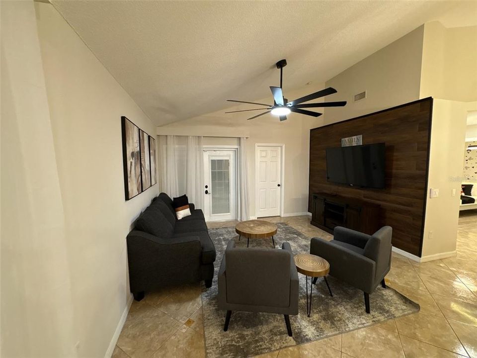 На продажу: $360,000 (3 спален, 2 ванн, 1263 Квадратных фут)