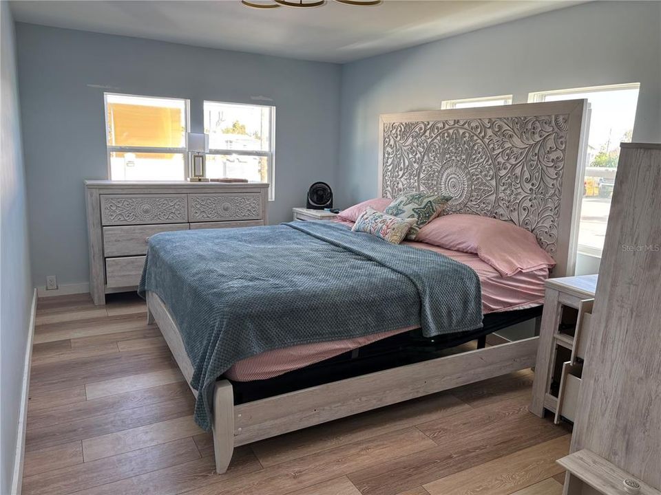 Active With Contract: $140,000 (3 beds, 2 baths, 1152 Square Feet)