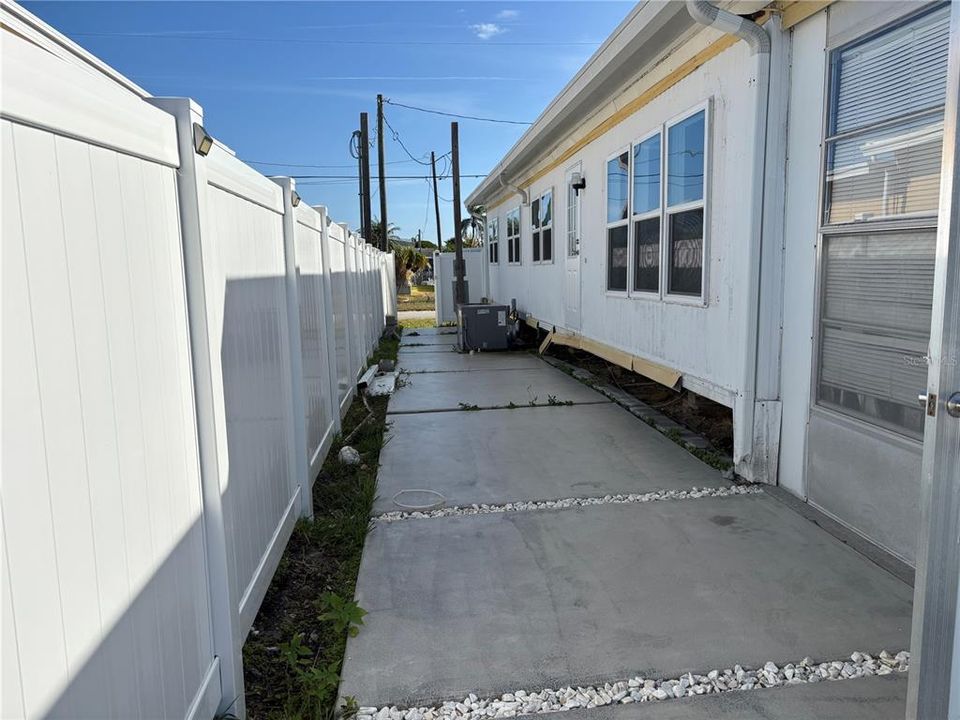 Active With Contract: $140,000 (3 beds, 2 baths, 1152 Square Feet)