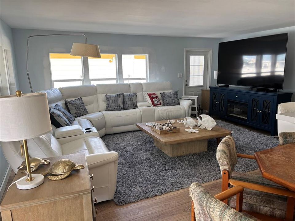 Active With Contract: $140,000 (3 beds, 2 baths, 1152 Square Feet)