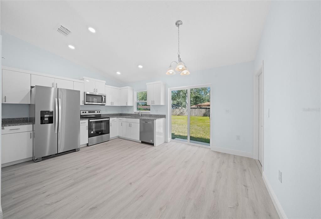 For Sale: $230,000 (3 beds, 2 baths, 1207 Square Feet)