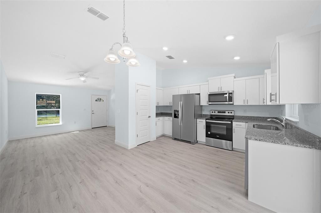 For Sale: $230,000 (3 beds, 2 baths, 1207 Square Feet)