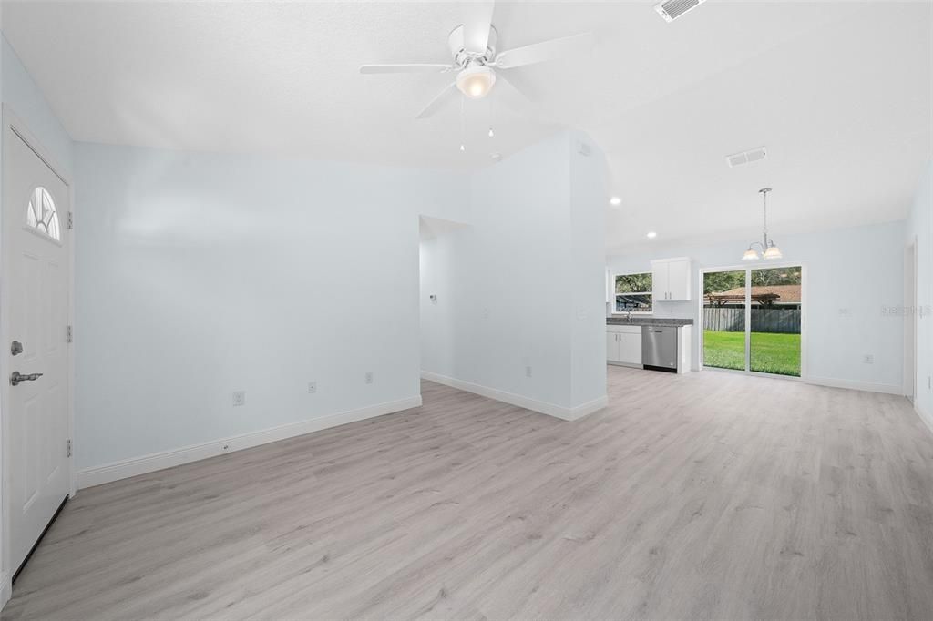 For Sale: $230,000 (3 beds, 2 baths, 1207 Square Feet)