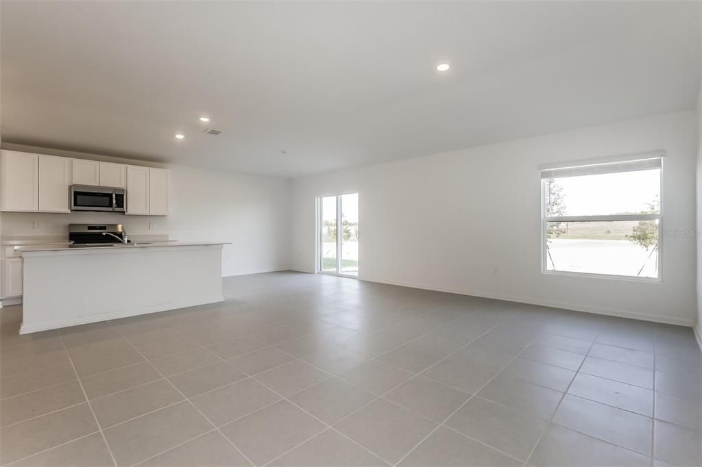 For Rent: $1,895 (4 beds, 2 baths, 1824 Square Feet)