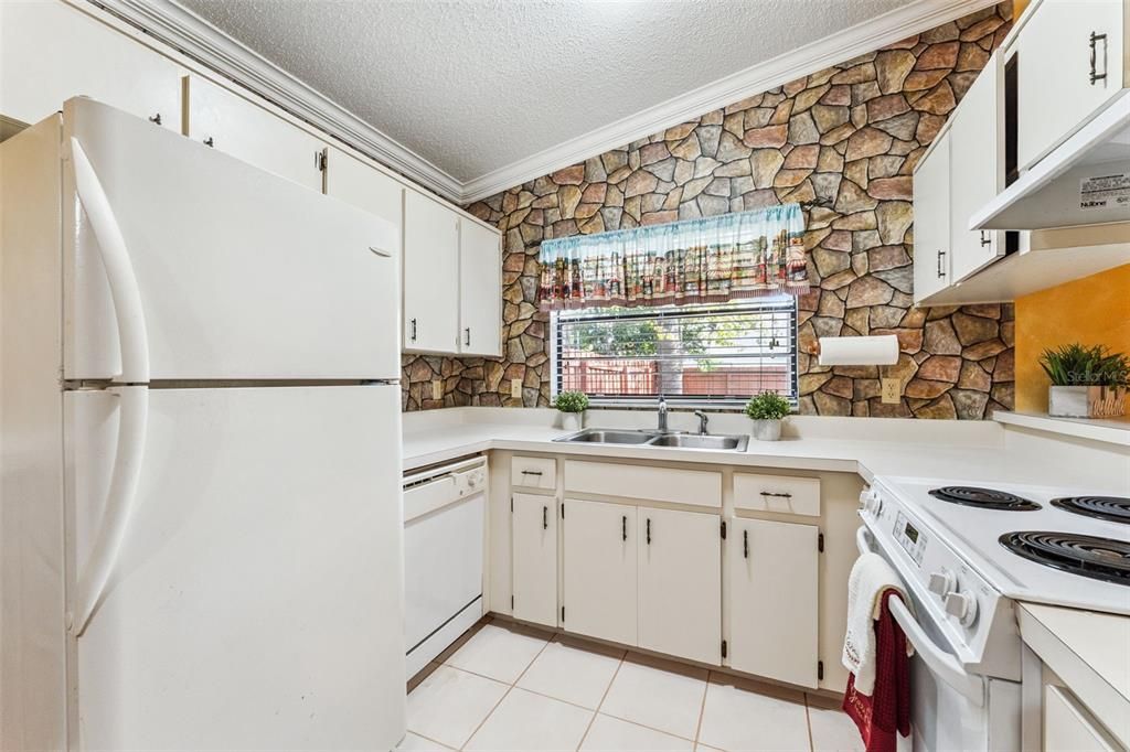 Activo con contrato: $270,000 (2 camas, 2 baños, 1052 Pies cuadrados)