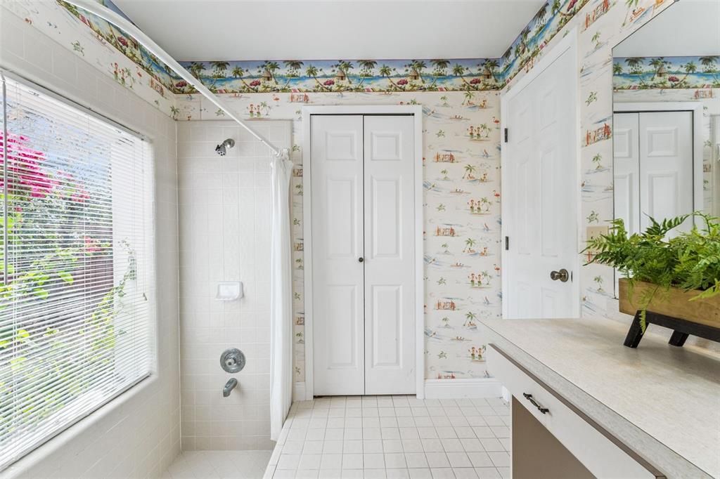 Activo con contrato: $270,000 (2 camas, 2 baños, 1052 Pies cuadrados)