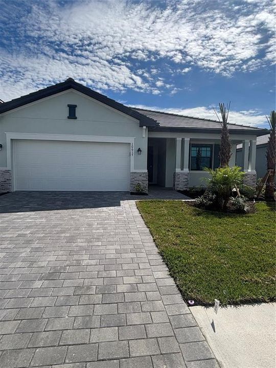 Recently Sold: $390,000 (3 beds, 3 baths, 1849 Square Feet)