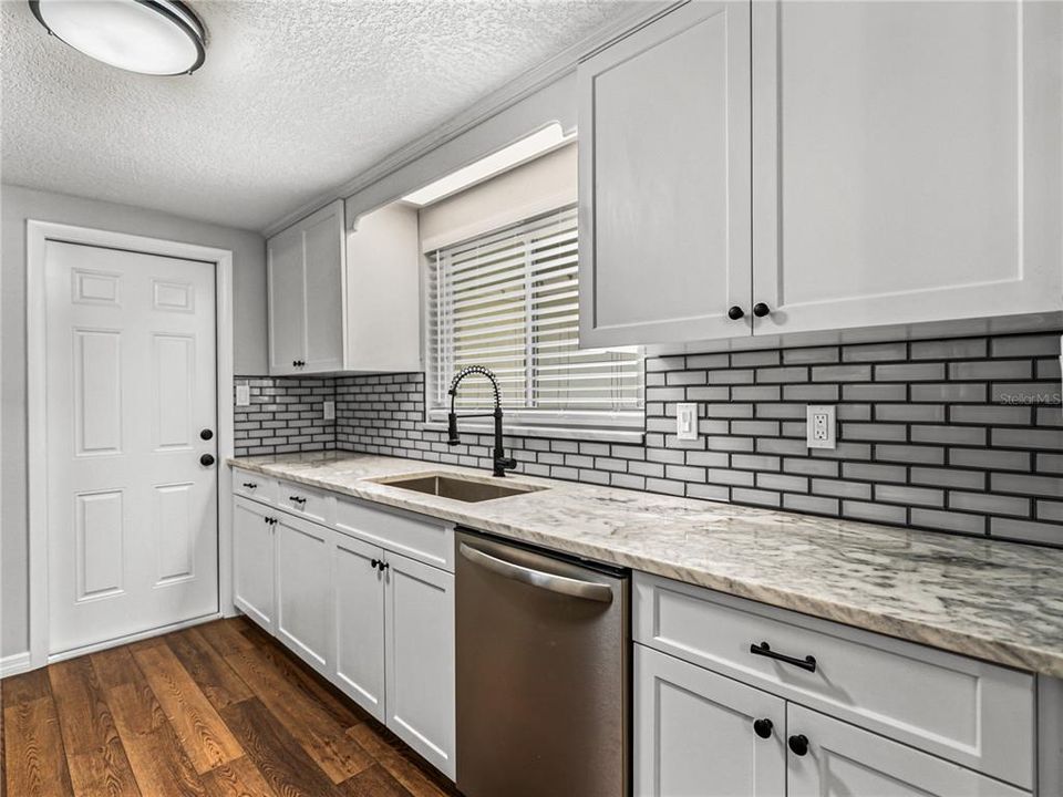 Active With Contract: $280,000 (3 beds, 2 baths, 1284 Square Feet)