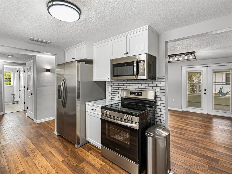 Active With Contract: $280,000 (3 beds, 2 baths, 1284 Square Feet)