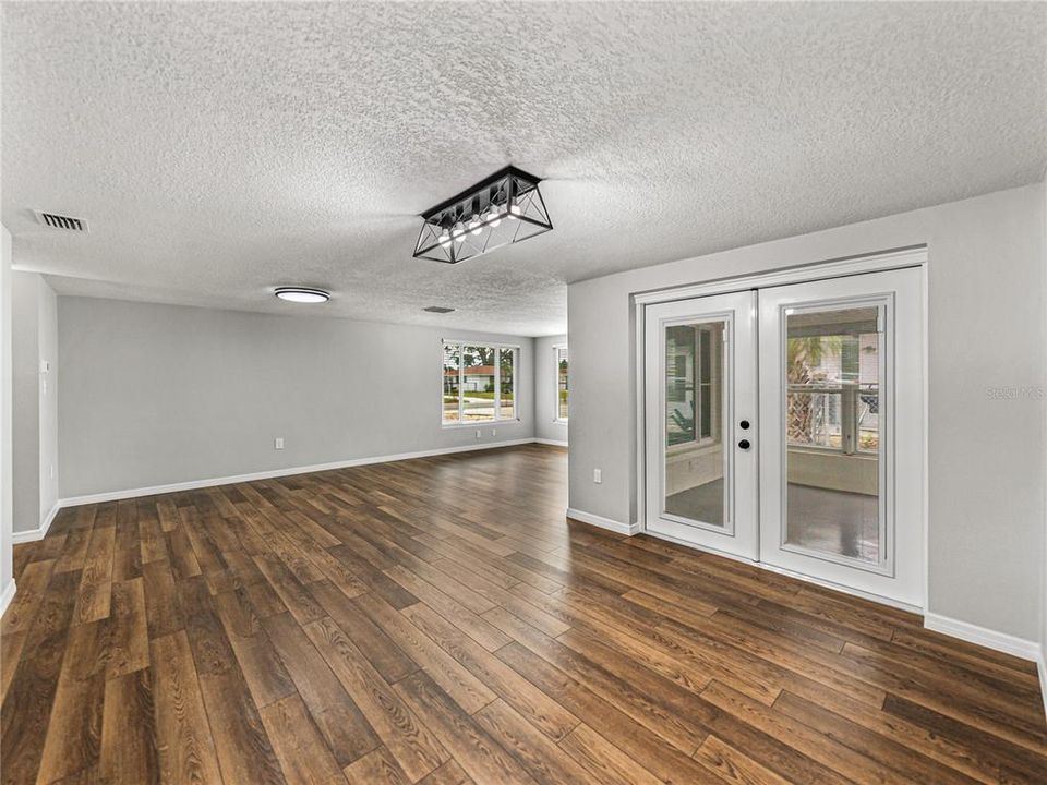 Active With Contract: $280,000 (3 beds, 2 baths, 1284 Square Feet)