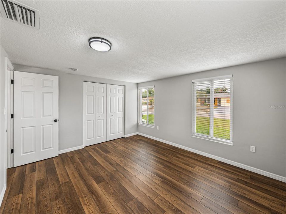 Active With Contract: $280,000 (3 beds, 2 baths, 1284 Square Feet)