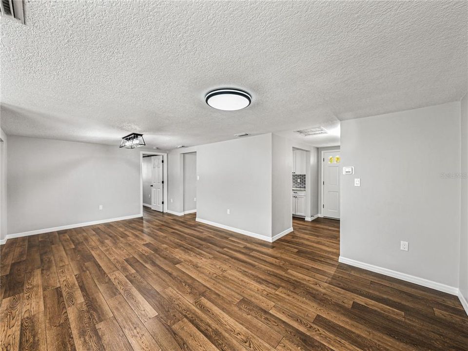 Active With Contract: $280,000 (3 beds, 2 baths, 1284 Square Feet)