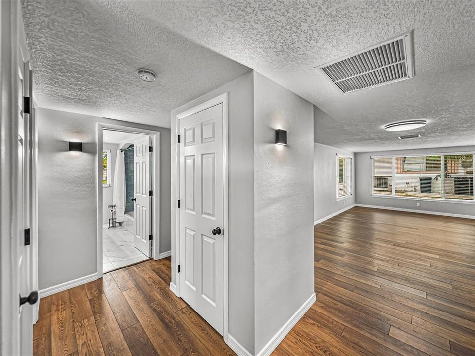 Active With Contract: $280,000 (3 beds, 2 baths, 1284 Square Feet)