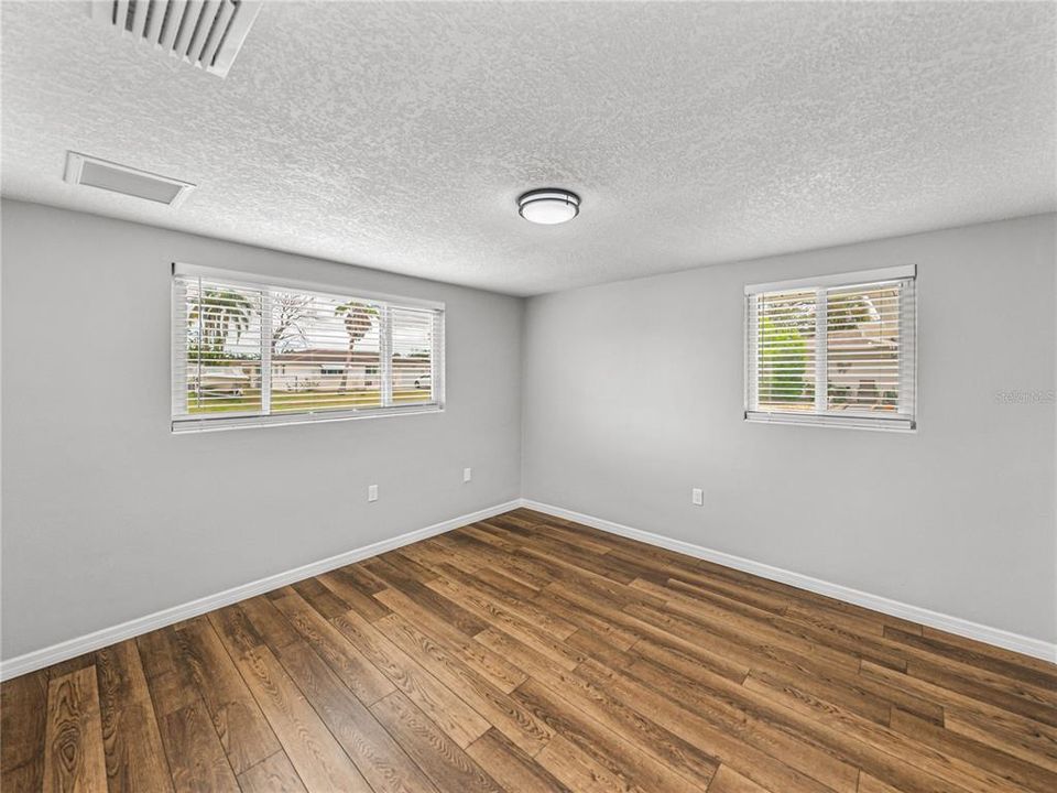 Active With Contract: $280,000 (3 beds, 2 baths, 1284 Square Feet)